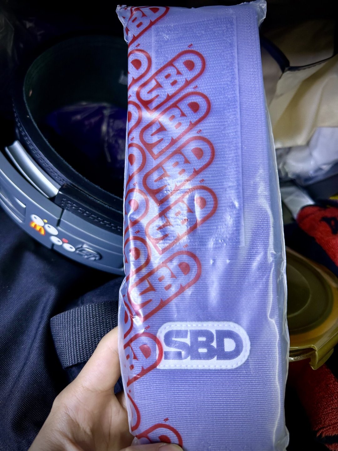 给练力量的人送礼买SBD：425的护腕还是1980的腰带，尺码、渠道和坑一次讲清