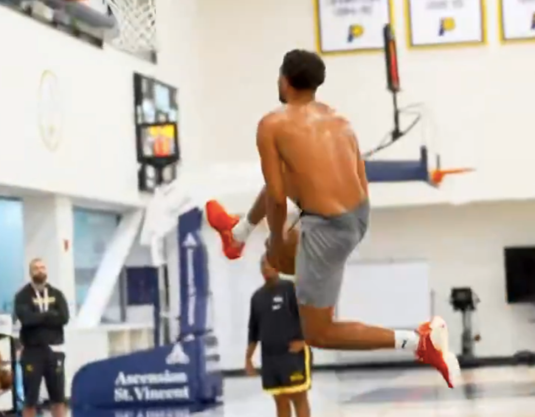 哈利伯顿跟腱撕裂复出首战连全美直播都没有:NBA赛程是不尊重,还是他高估了自己?