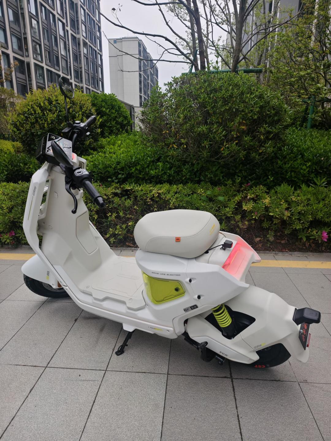 小牛灵犀AIOS上车5个月:这套AI到底多少能用,对着首批车主的真实体验核了一遍