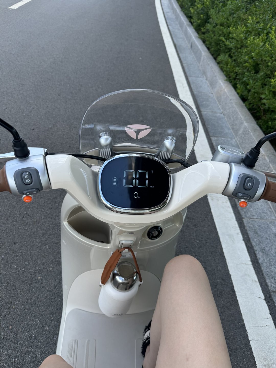 限速15提到20、头盔拟入法:道交法修订草案今天首次审议,电动车主先别急着高兴,这4件事先搞清楚