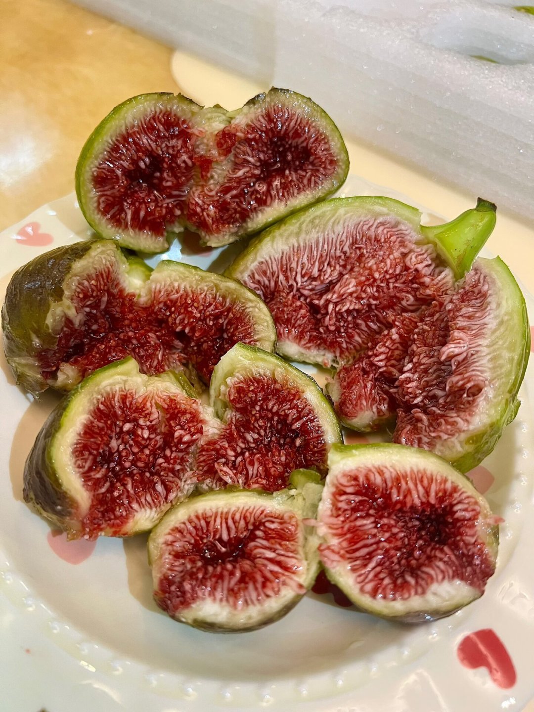 无花果正大量上市,但你买到的可能又涩又没蜜:它摘下来之后就不会再熟,先看这份4步成熟度判断法和4档价格账