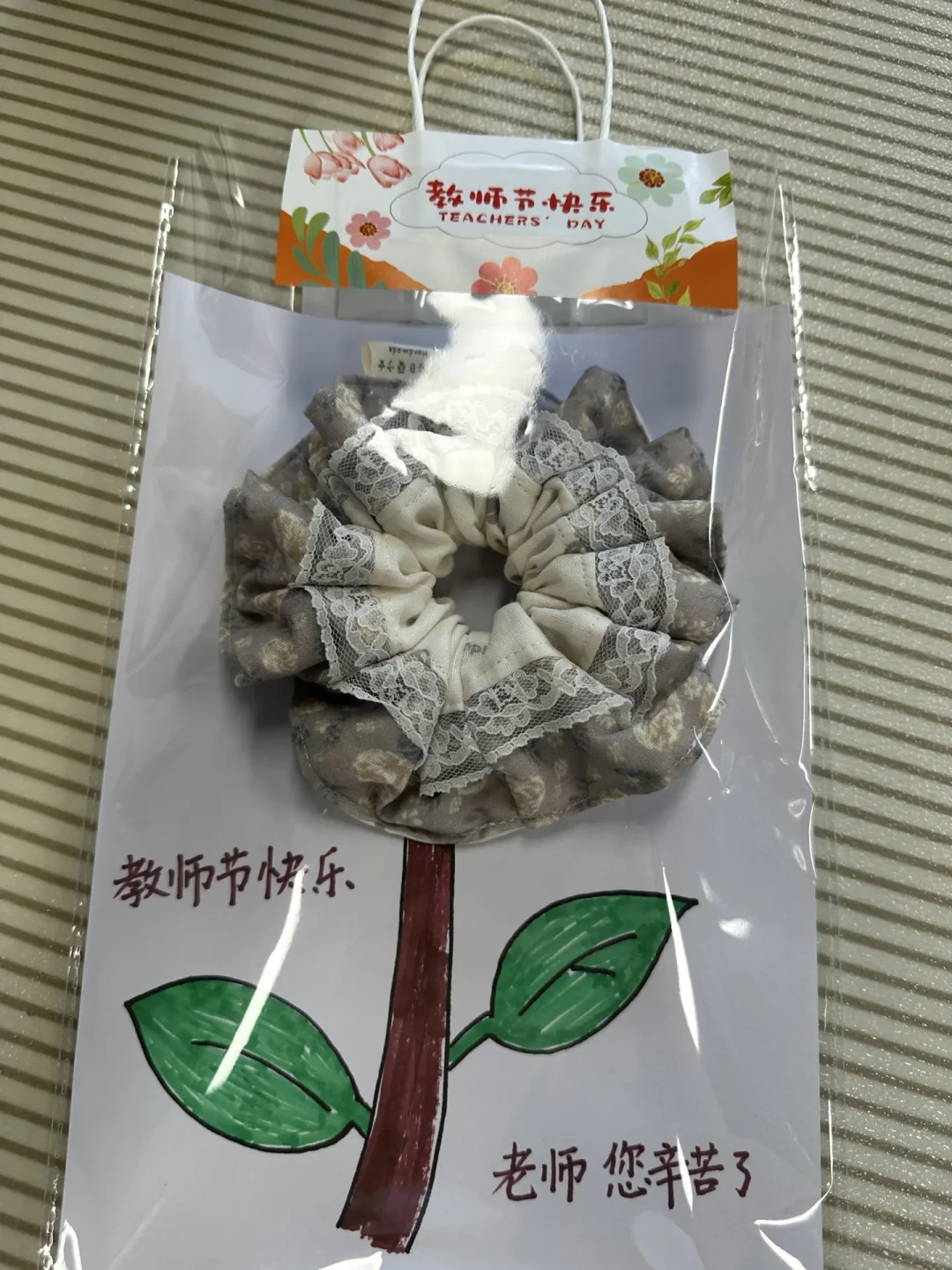 缝纫机给老师赶制礼物，被老师劝“别送了”：教师节前16天，布艺手作送礼避坑账算清楚