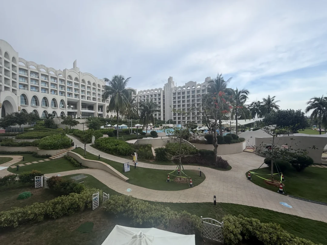 一半人喊亲子天花板,一半人喊避雷:凯悦这家1000间房的大酒店,会算账才值