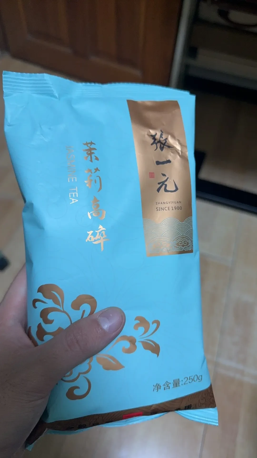 张一元高碎来了:30元半斤、限购2斤,是“老味正宗”还是“茶叶渣子”?