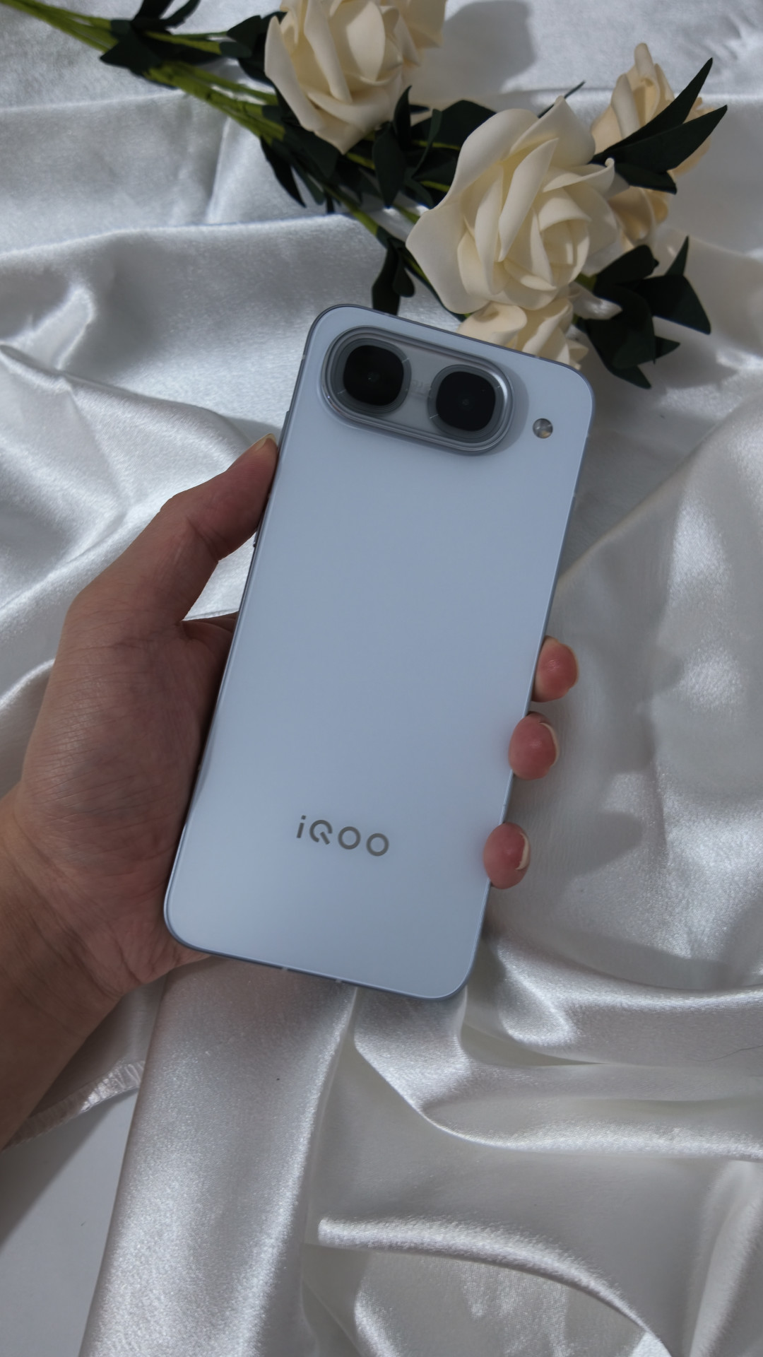 iQOO Neo11 至尊版实测被“反超”?争议都卡在同一个插帧开关上