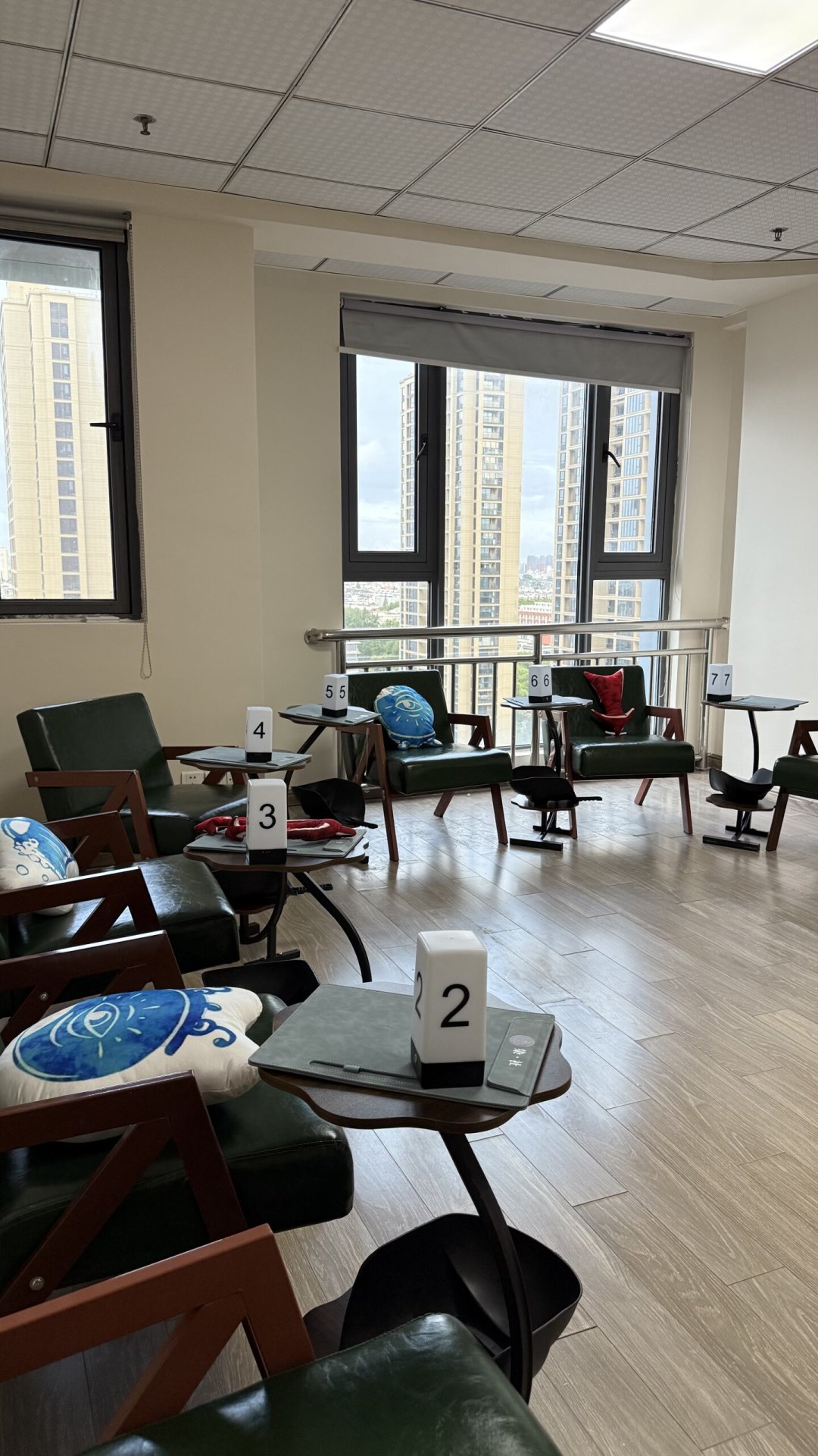 “血染钟楼接棒狼人杀”又被热议:翻完各地组局帖、新店和玩一次的价格,谁适合入坑