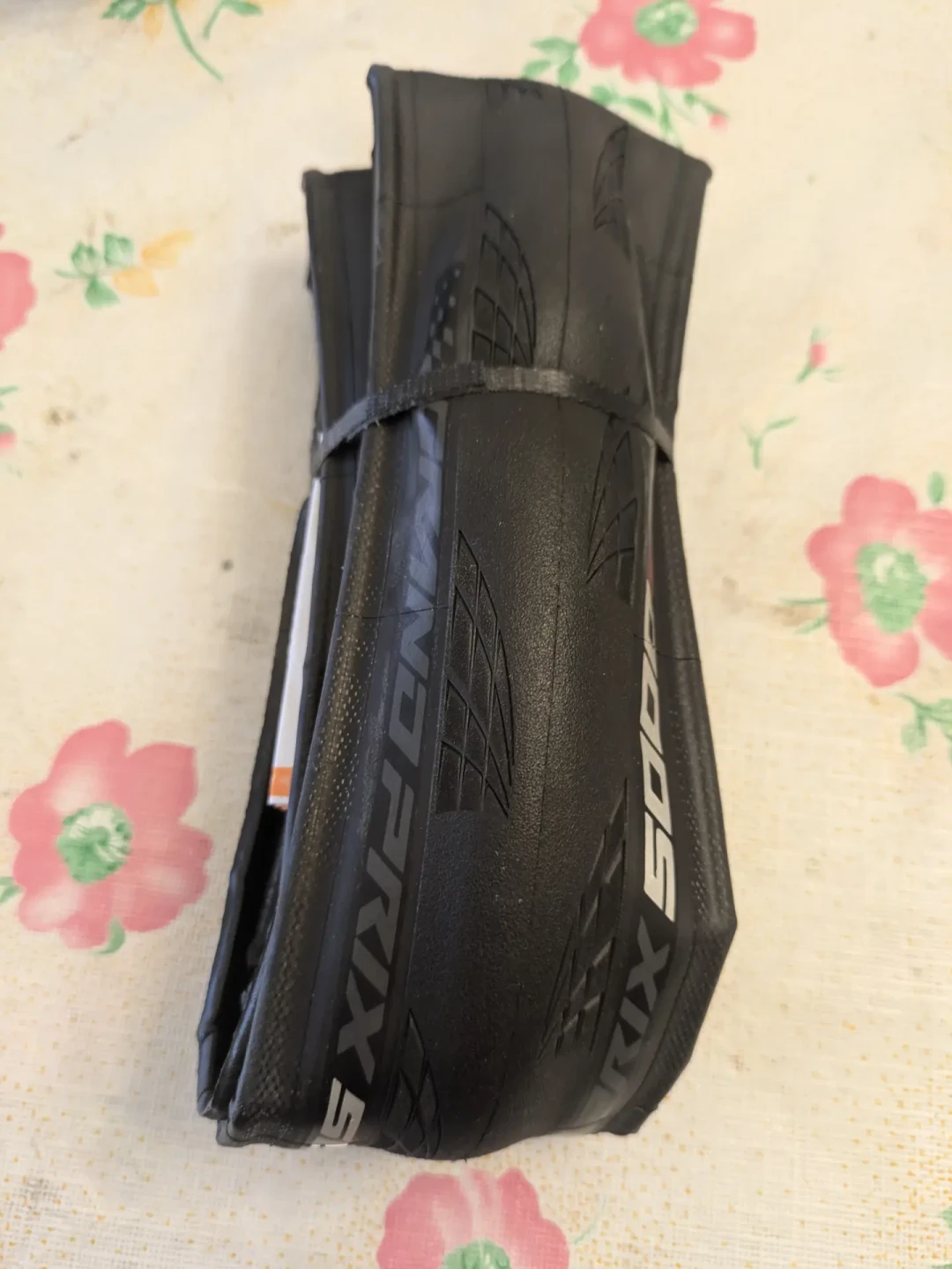 公路车第一笔升级,先换外胎、轮组还是fitting?我翻了全网60个升级顺序论战,按四把尺子重排了一遍,终于清楚了
