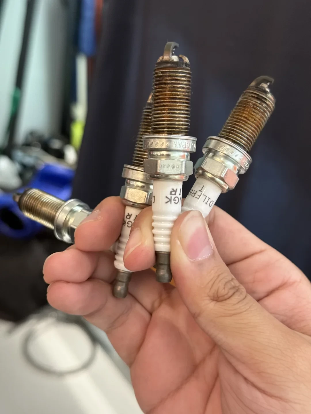 网购电装火花塞，最怕的不是多花钱，是花正品的钱买到假货：渠道分4档、到货4步验真，一次说清