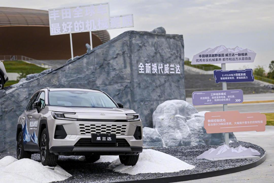 12.98万裸车和16.79万落地都是真的:对完全国8月的荣放落地价,差价藏在4个话术里