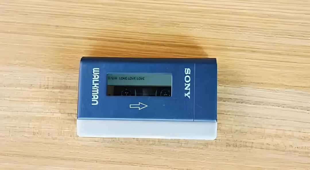 Walkman 47年行情对账:磁带机涨了5倍、金砖坚挺、MP3跌到1.2折,先别急着卖你抽屉里那台