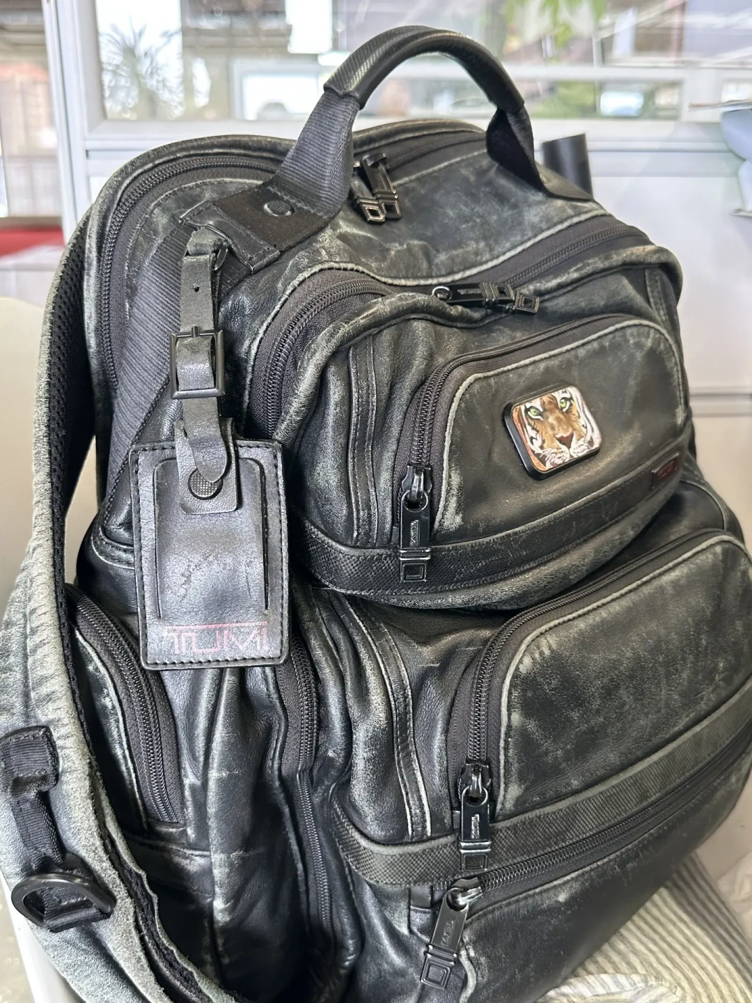 用了十年的TUMI背烂了，却没人舍得扔：翻遍全网修补经验和退休信号，给你三条路