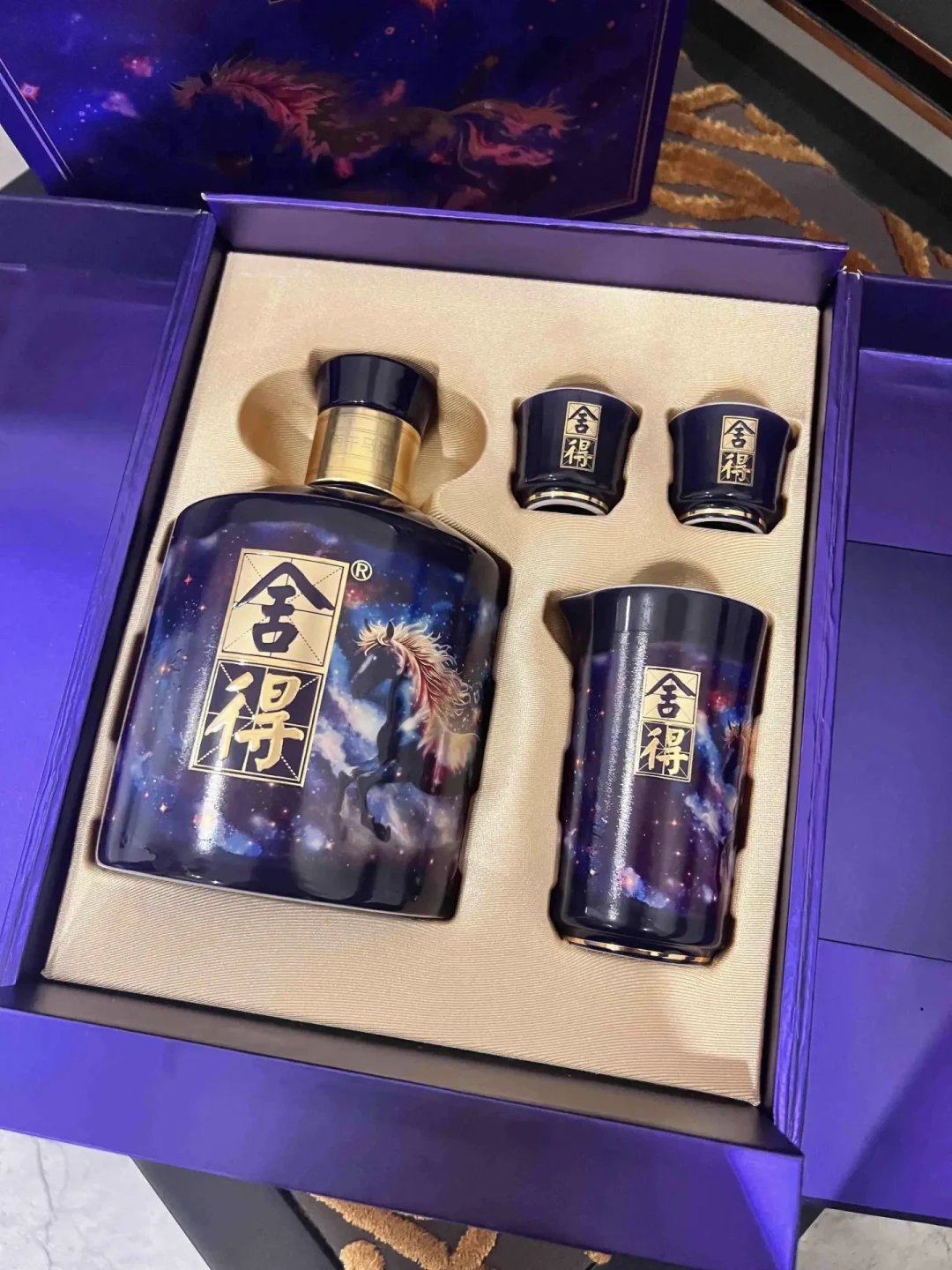 舍得蛇年生肖酒跌进300元档:生肖酒一过当年必掉价?封酒的囤酒的机会反而来了