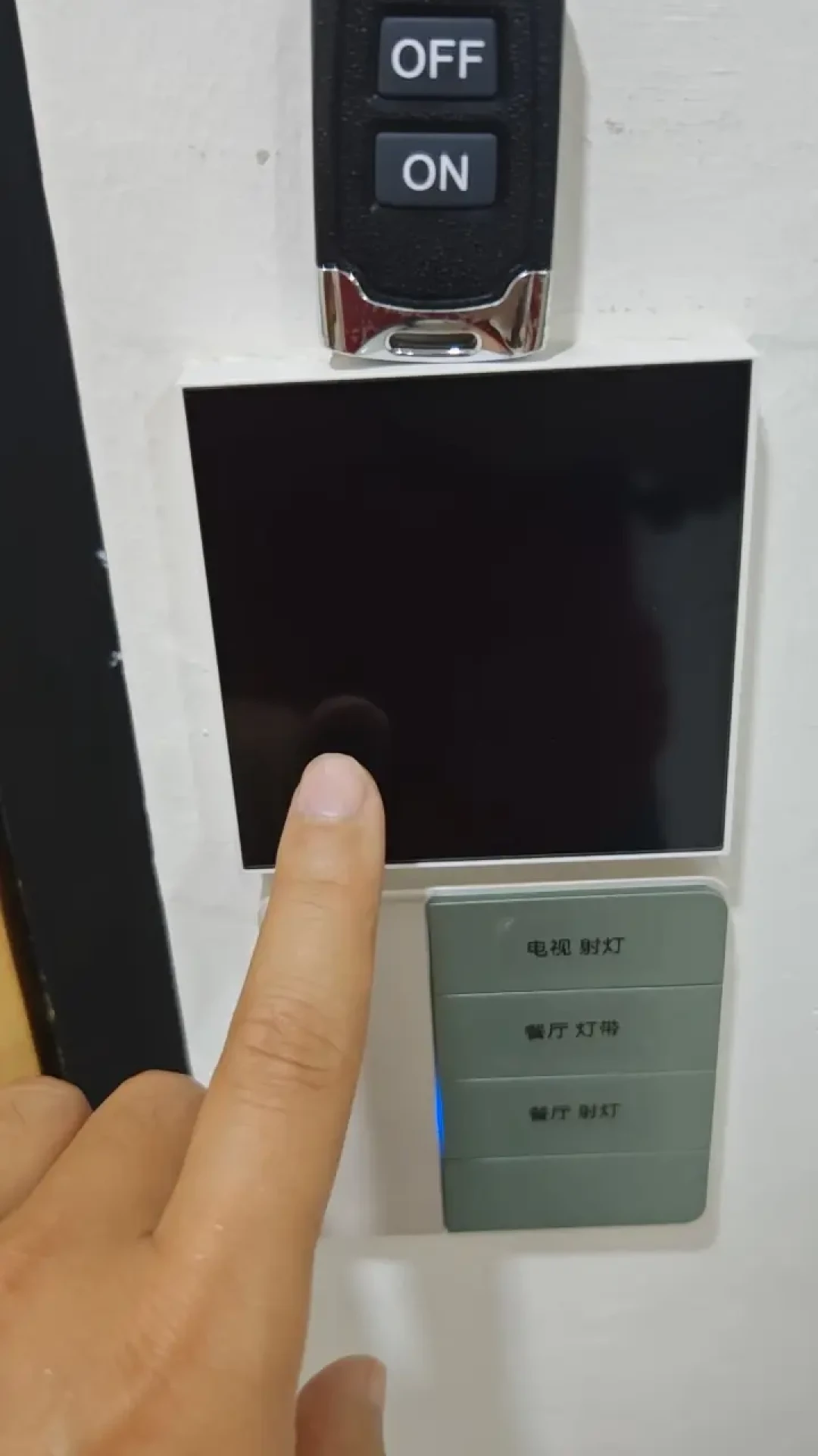 修一次快赶上买新的:Aqara屏显开关进入“两年故障窗口”,装之前先把退路算好