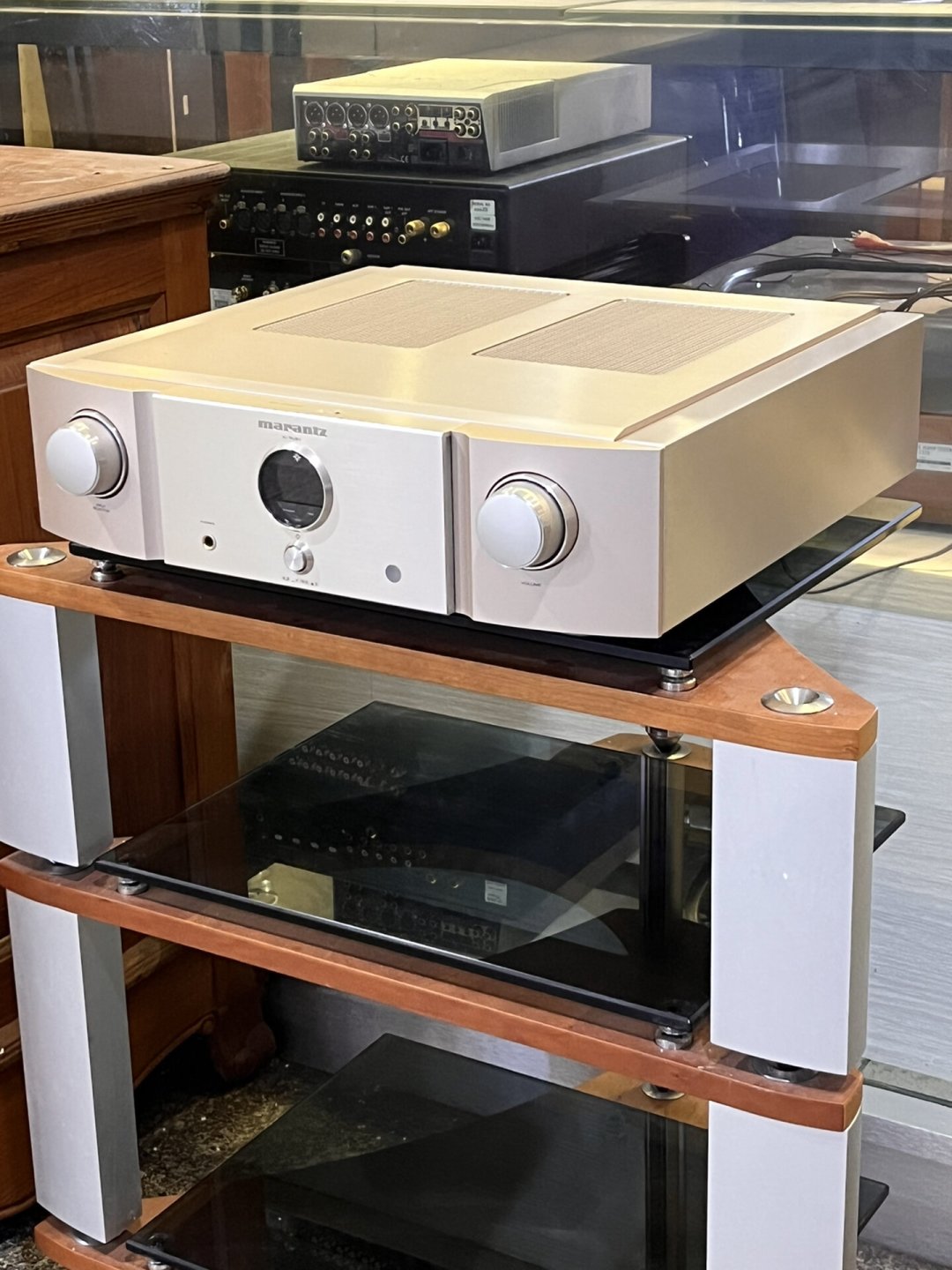 拓品2万旗舰硬刚6万马兰士红宝石,89条评论吵翻天,UP主置顶却承认:换对音箱,结果会反过来