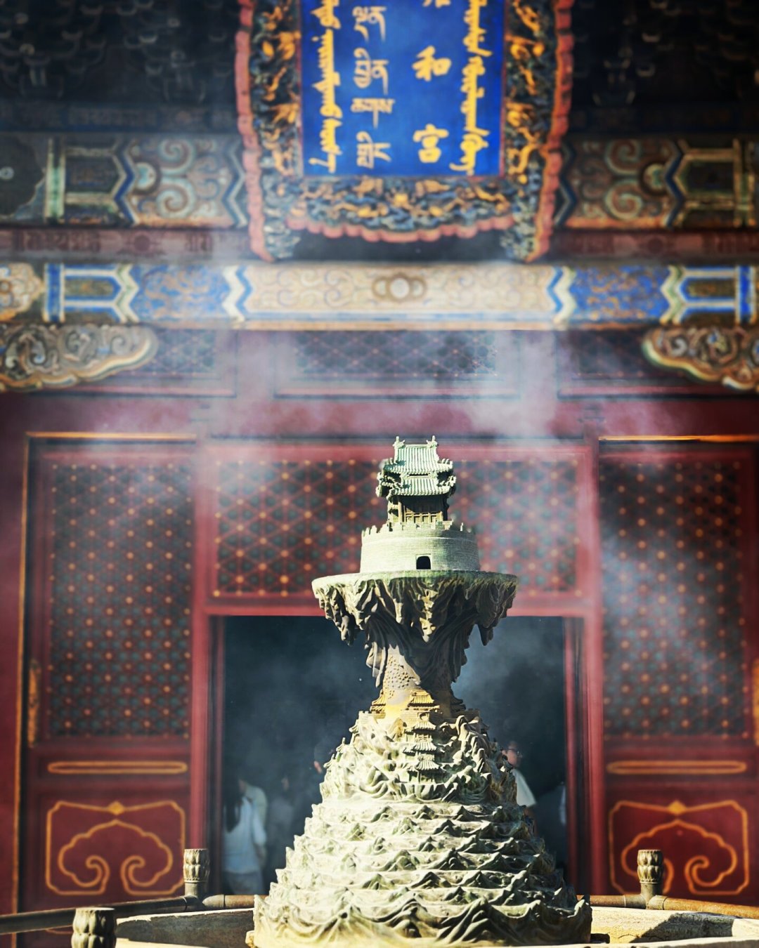 这周四就是中元节,我把网上最火的两份“雍和宫拜哪个殿”攻略对了一遍,发现4处矛盾