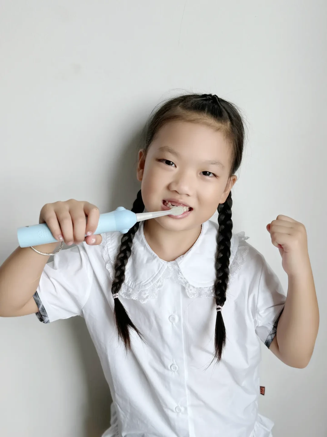 小红书刷不到的真话:布鲁伊联名牙刷,多花五六十买只狗,值不值?