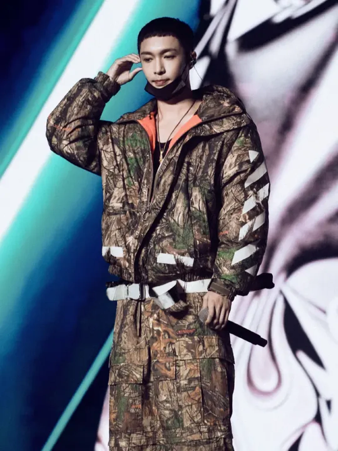 Off-White FW26正式铺货,官方账号一个月连推张艺兴4次:这波新款先冲还是等折扣?