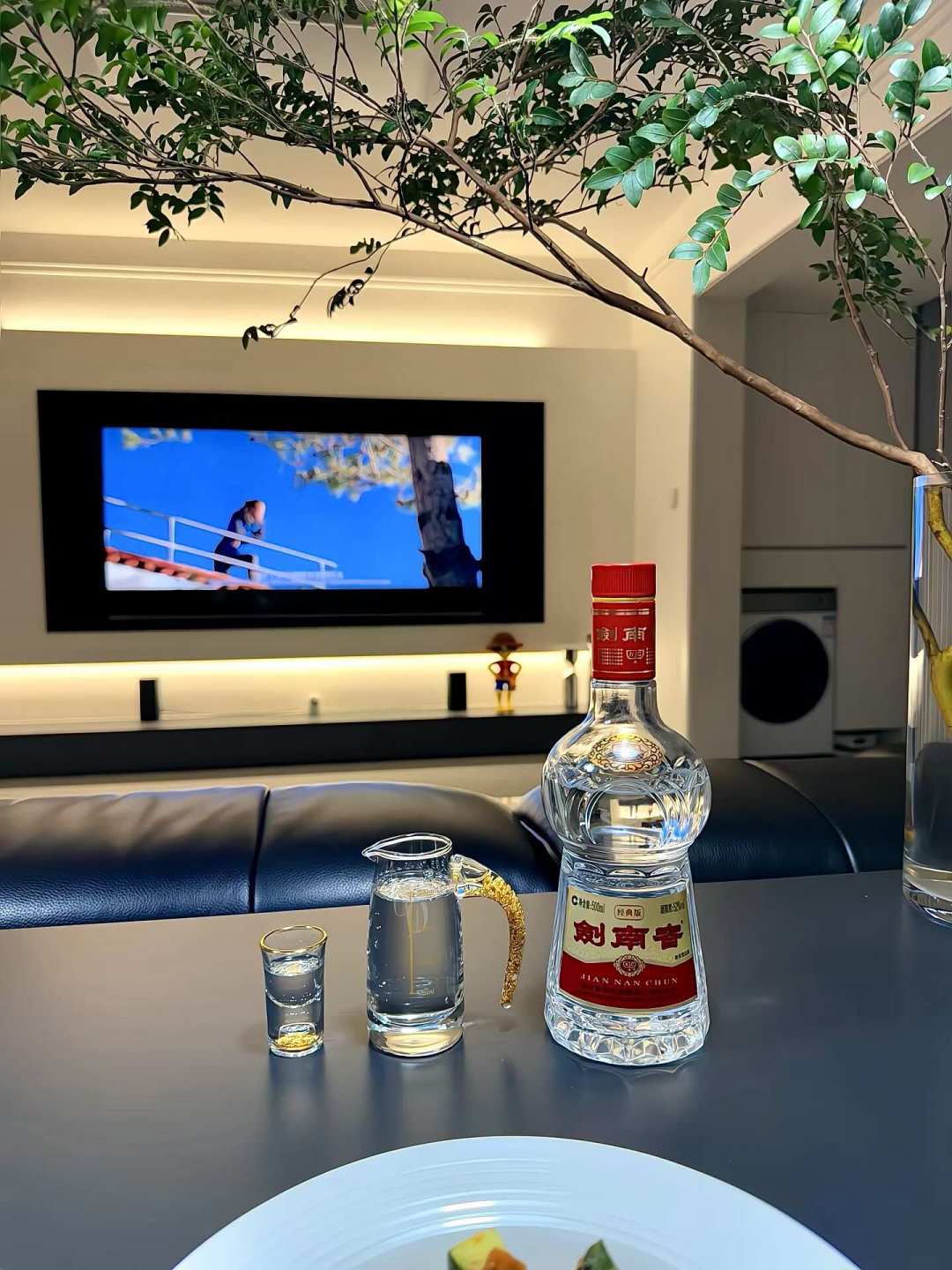 宇树答谢宴未见茅台,王兴兴举可乐敬酒:年轻人拒绝的不是白酒,是“被喝酒”