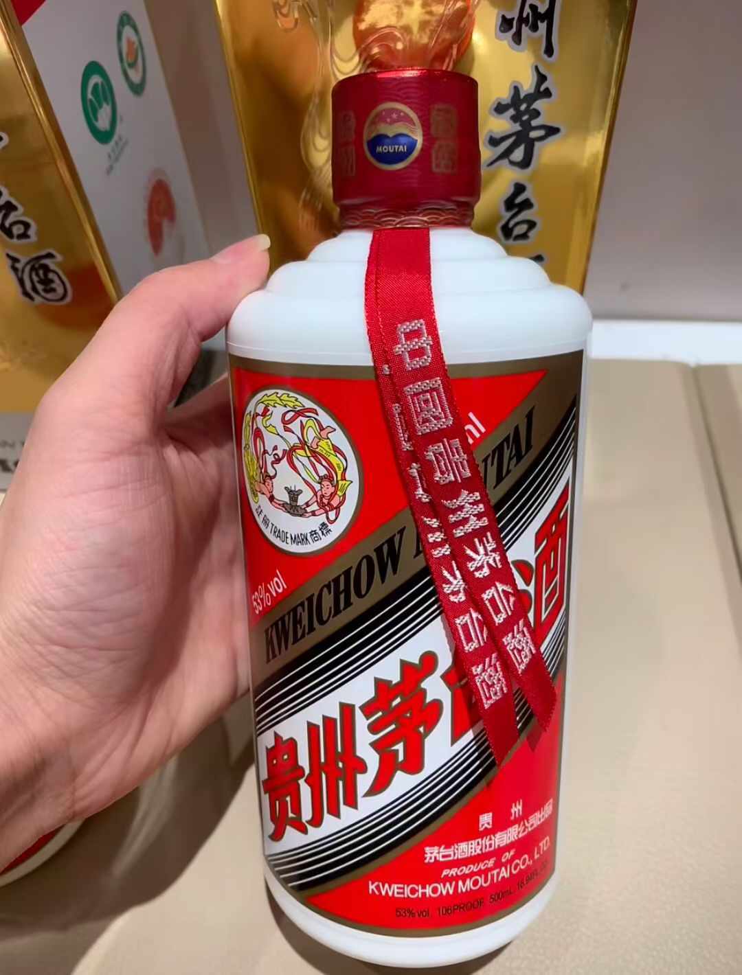 宇树答谢宴未见茅台,王兴兴举可乐敬酒:年轻人拒绝的不是白酒,是“被喝酒”