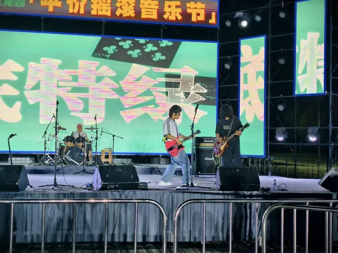 11场音乐节黄了,9.9元的票却被抢空:2026年看摇滚现场,钱该花在哪