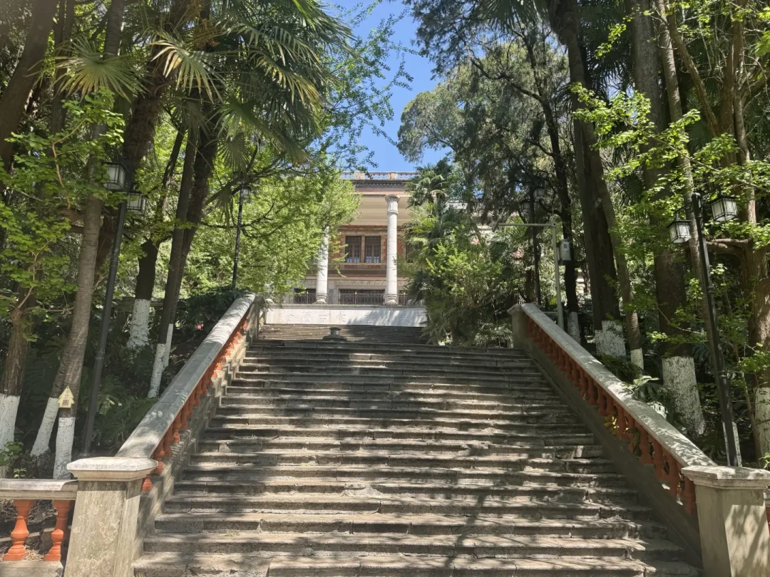 闻一多殉难80年:他最后8年留给昆明的四个现场,我串成了一条不花钱的路线
