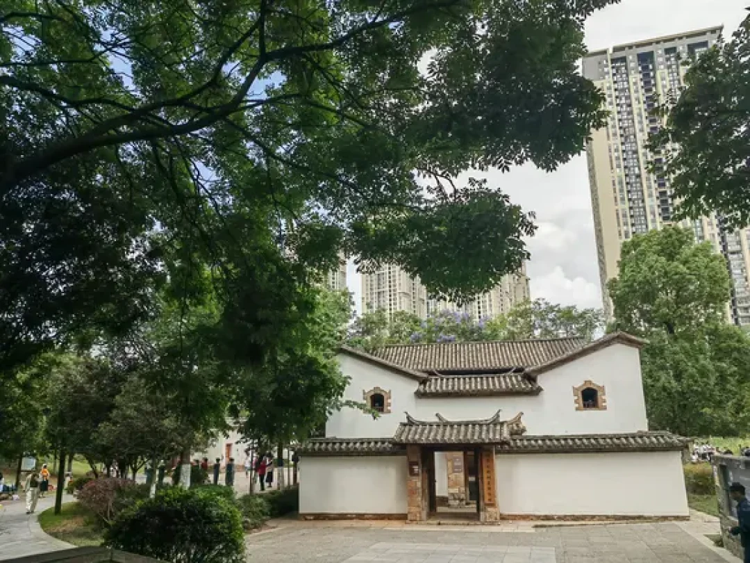 闻一多殉难80年:他最后8年留给昆明的四个现场,我串成了一条不花钱的路线