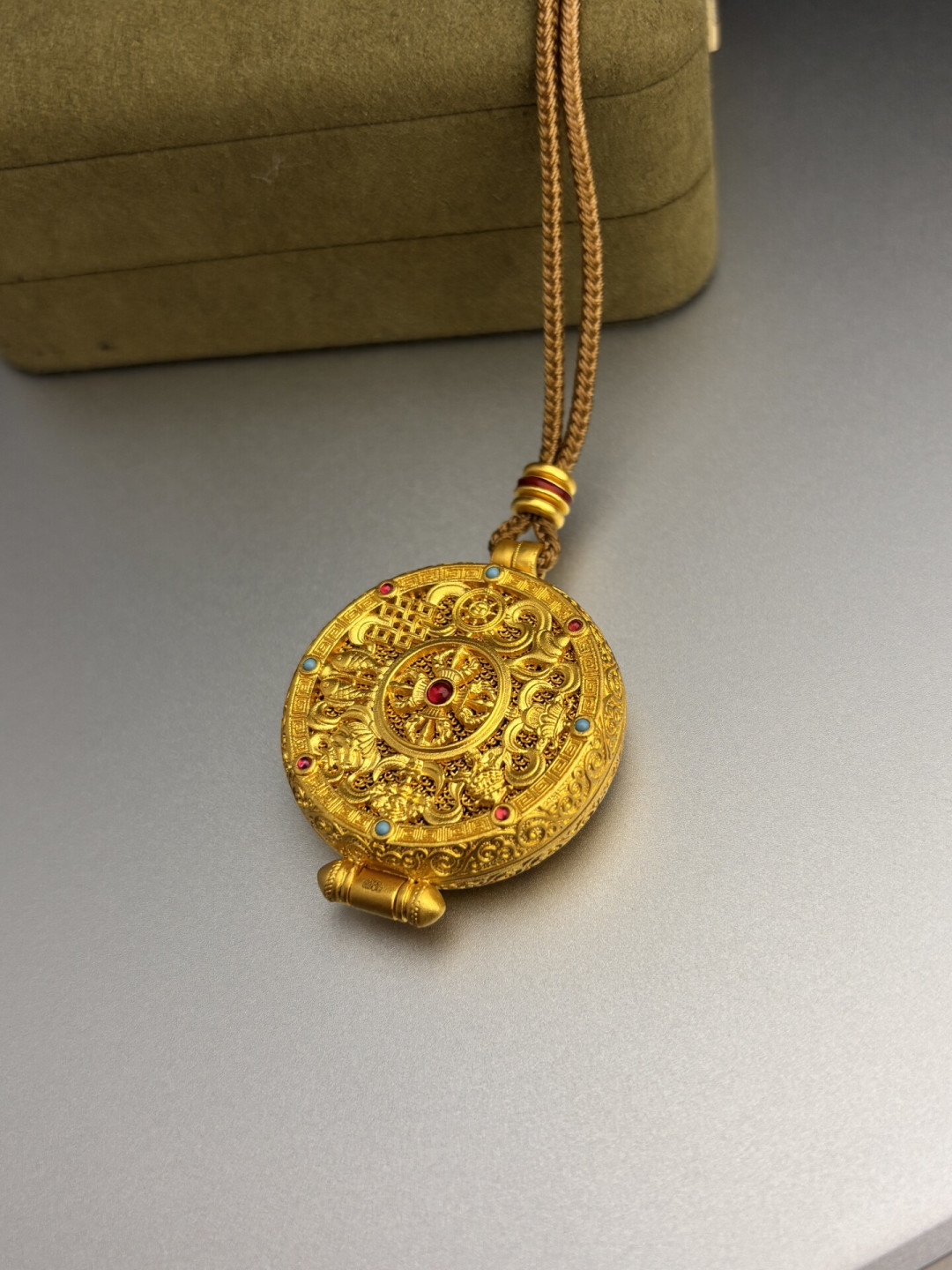 同样叫“累丝”,工费差了4倍多:金价回落后,花丝金饰的工艺费到底该怎么算
