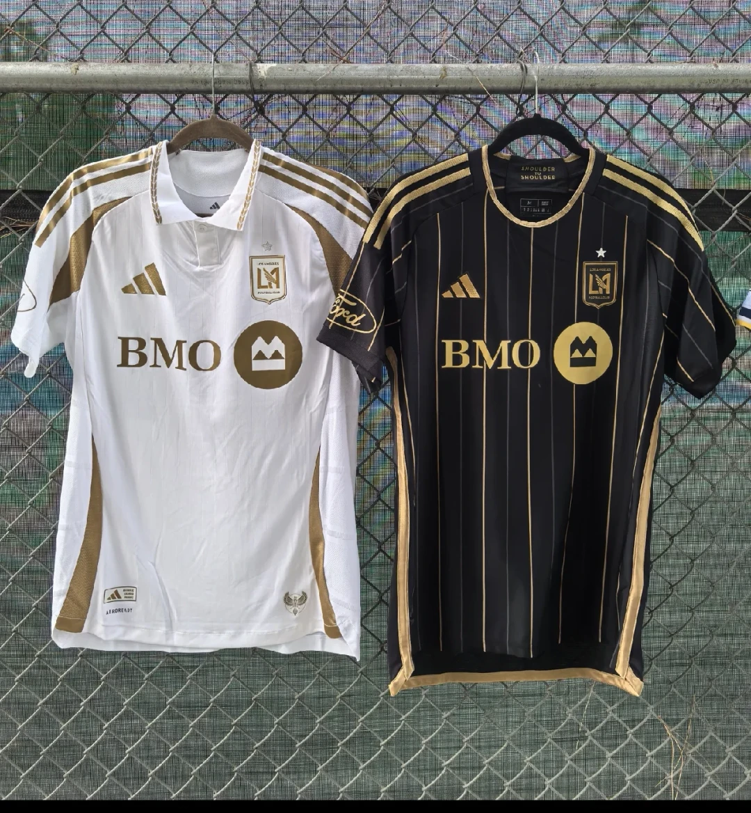 成灿晒出孙兴慜签名球衣,一年卖出150万件:入手LAFC的7号前,先看版本、价格和渠道