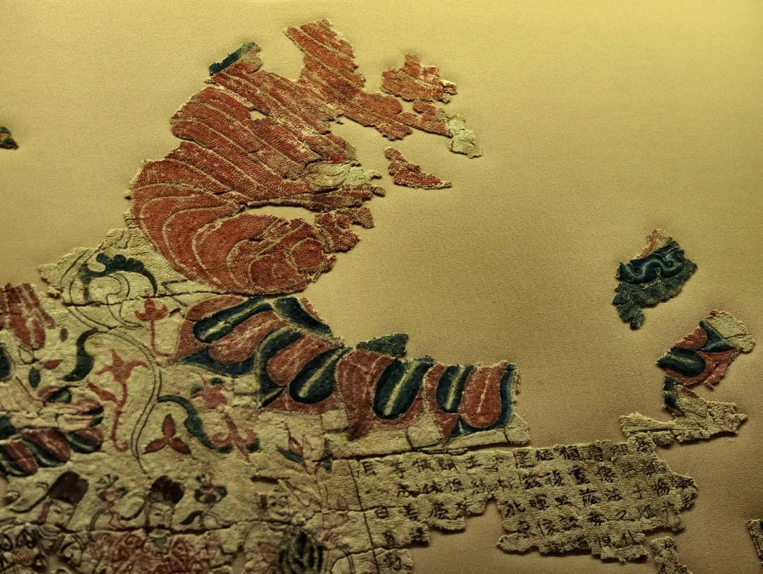 湖南省博物馆敦煌特展,50元的票都抢不到:“全是复制品”是最大误会,但文书展陈真该被吐槽