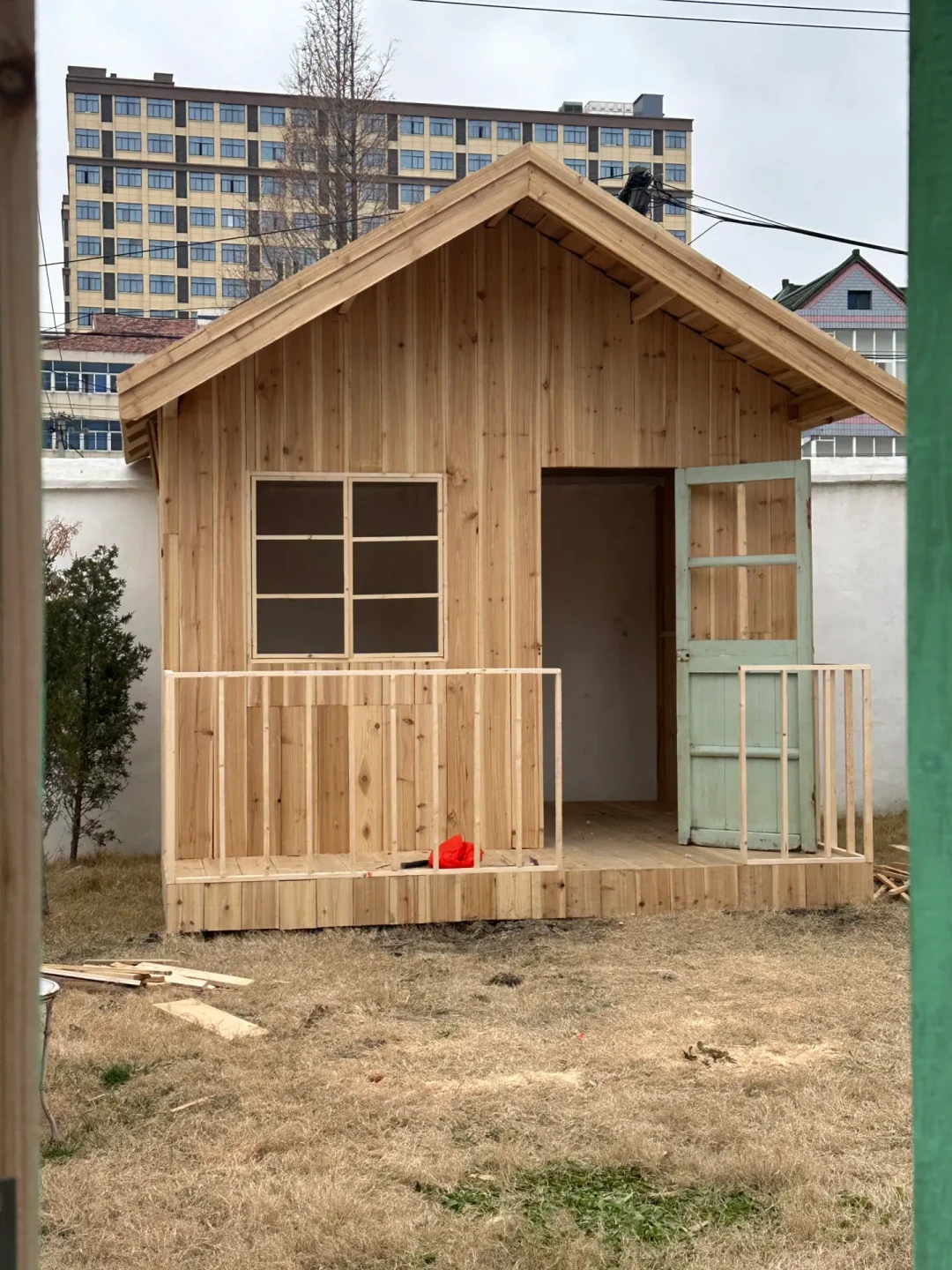 有人花2000元盖成,有人被限期拆除:院子建小木屋前,先算这三笔账