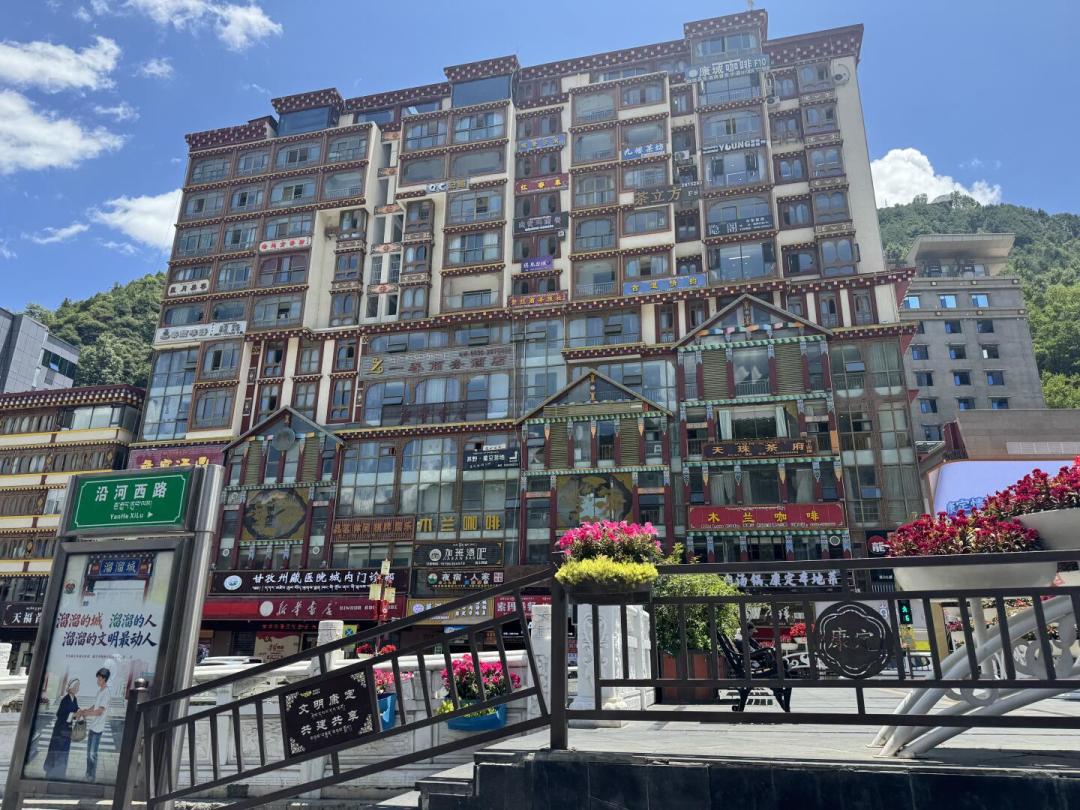 170拼车变拼大巴，小团变20人大团：翻完今夏川藏线的投诉帖，转钱前先问这5个问题