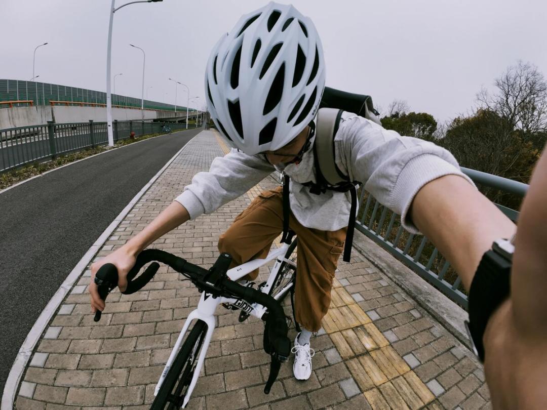 捷安特6月把入门公路车降到1998元,8月又涨回200块:价格V型走完,秋天买车前先看清这三条路