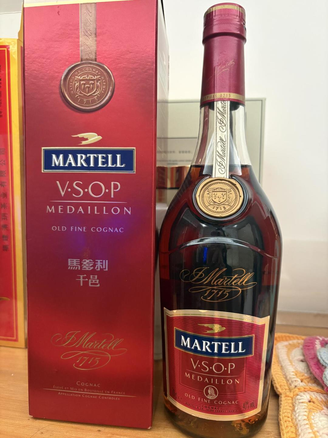 存了25年的马爹利,还是VSOP:中秋家宴开老酒前,把年份、木塞、回收价这三件事说清