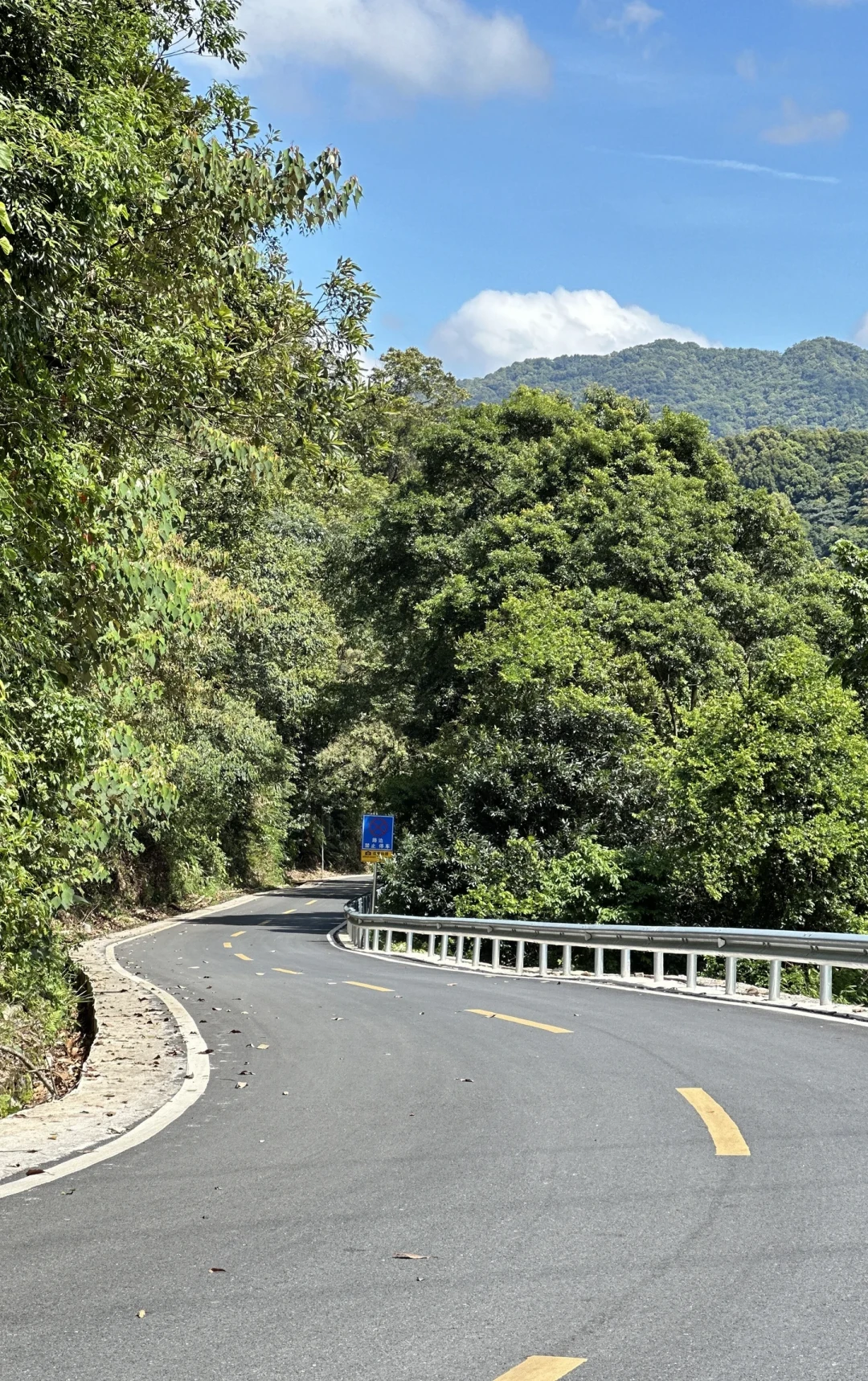 「新手最快的邪修方式是跑山」吵出350条评论:初秋跑山热来得早,整治来得更早,出发前先把路、车、法三笔账算清