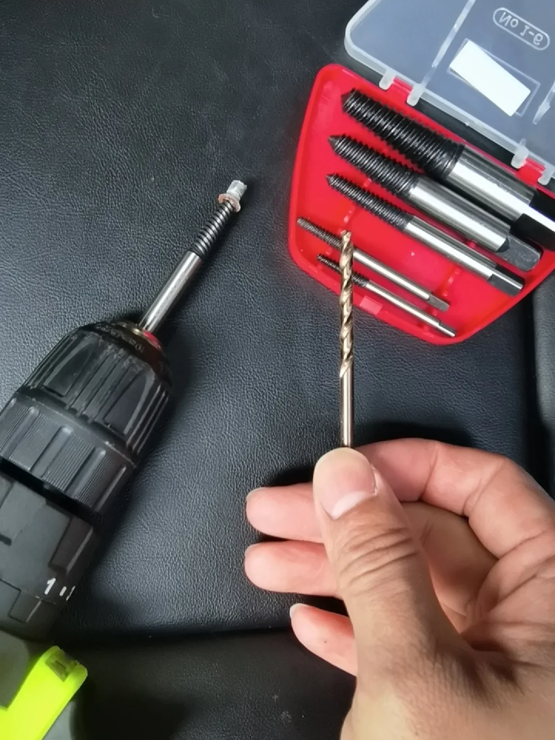早上五连冠,晚上荣放新车生锈投诉上热搜:这个奖考的,恰是生锈投诉最凶那几年的车