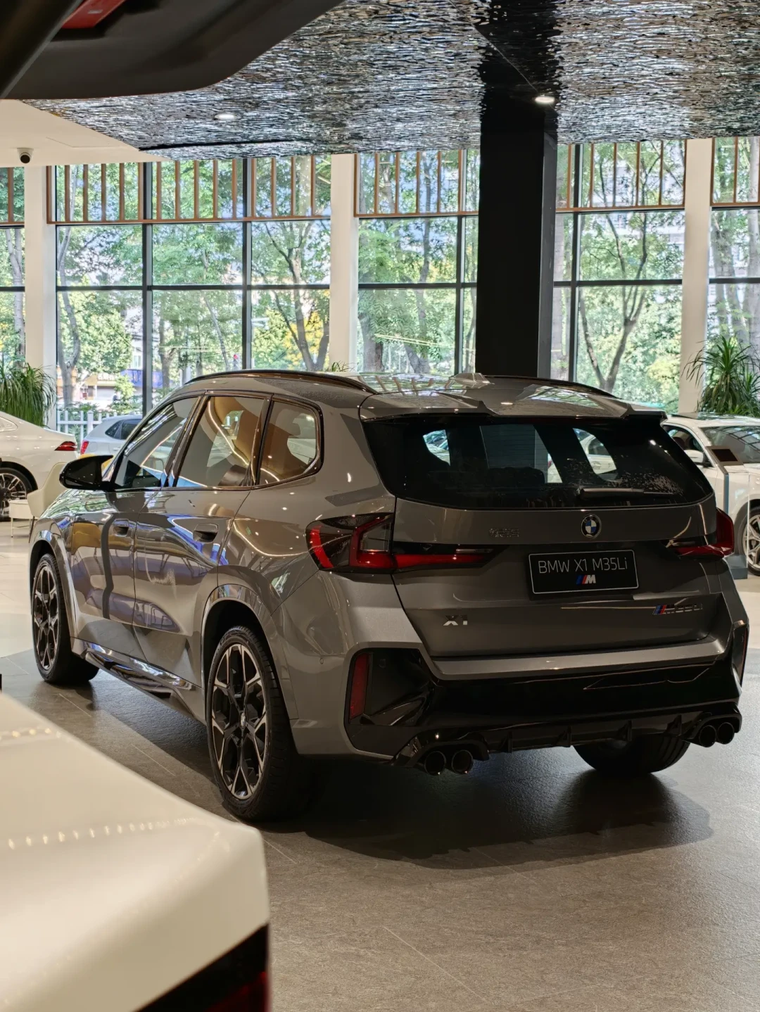 指导价40.99万,如今裸车23万小几:被嘲“不纯”两年的国产M Performance,成了刚需油车奶爸的新答案,交订金前先看这4个坑