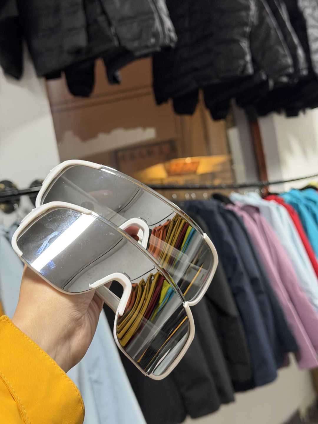 九十月想上玉龙或武功山,先算这笔账:冲锋衣租30元还是买300元,附避坑清单
