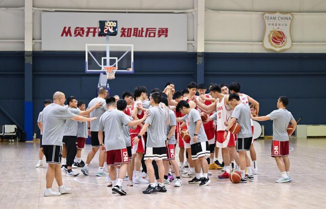 杨瀚森去NBA、赵继伟轮休、只有胡金秋全勤:男篮亚运名单官宣背后的三笔人事账和一个赛程风险