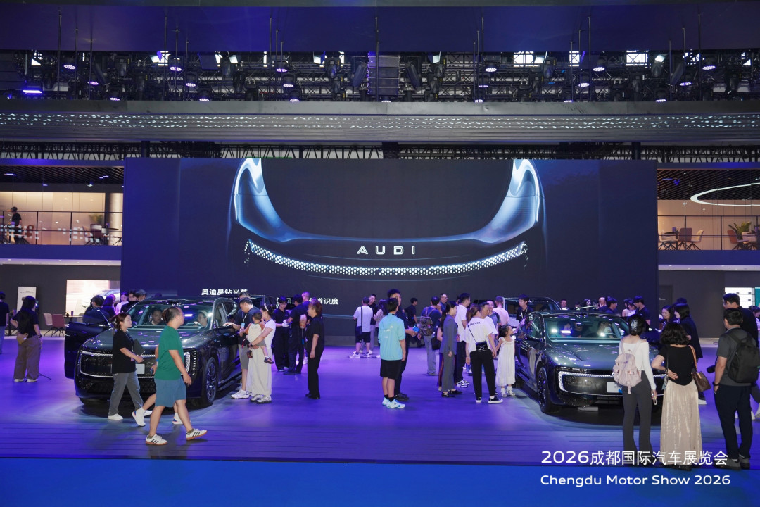 成都车展上,上汽奥迪展台已经没有四环燃油车,林肯却还全是油车:买燃油车之前,先看品牌的