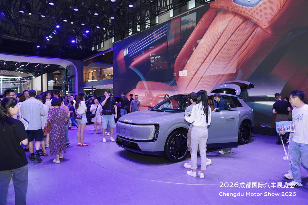 成都车展上,上汽奥迪展台已经没有四环燃油车,林肯却还全是油车:买燃油车之前,先看品牌的