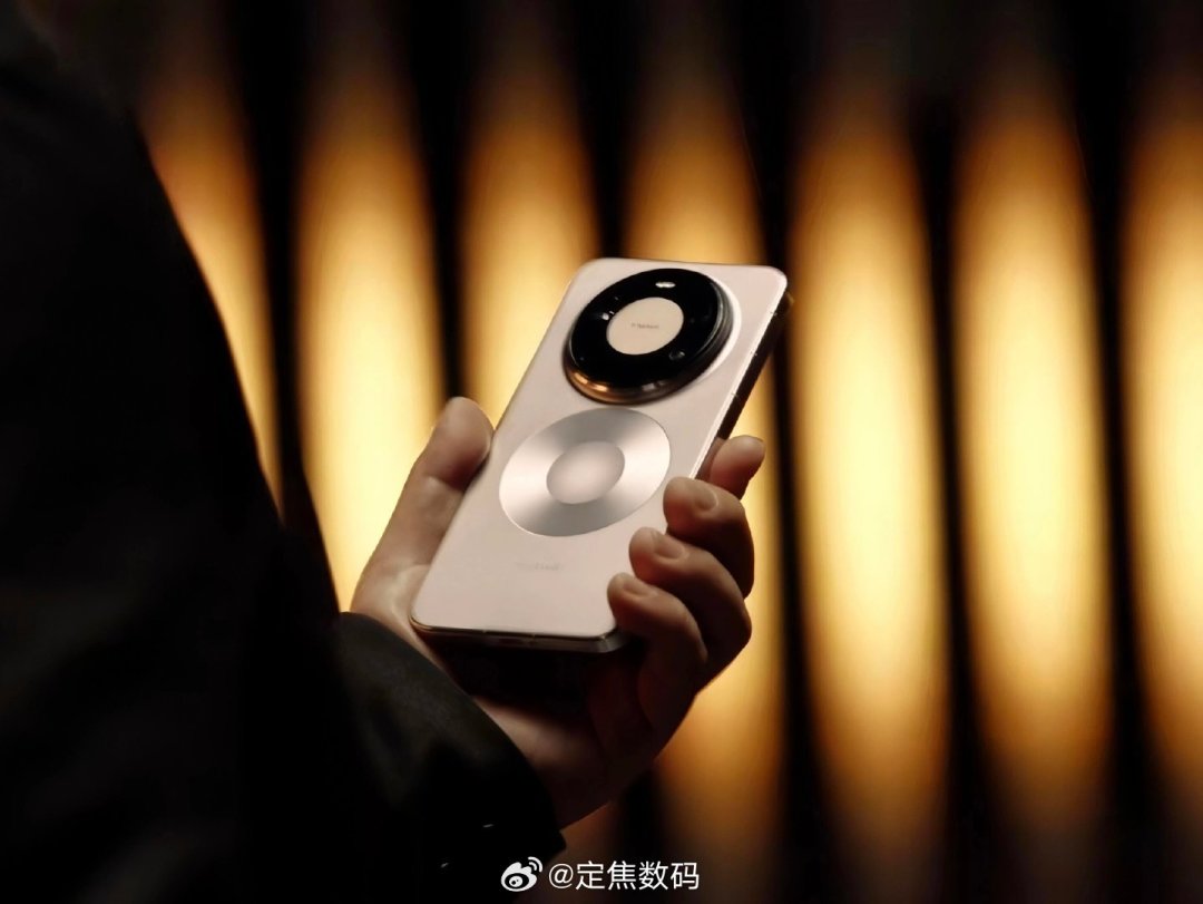 Mate80跌到3998元，小米17涨了500元：今年老款机型在分化，捡漏先看这三点