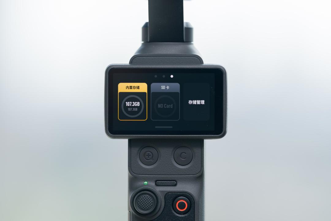 大疆Pocket 4的“富士感”参数刷屏,正好撞上富士涨价:这份色彩溢价还值不值