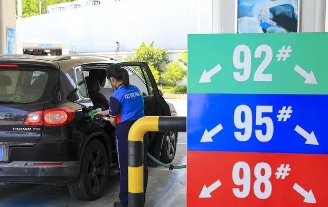 8月14日刚省9块,8月28日要连本带利涨回去?对完5份预测和排队成本,周五前加不加满,三类车主三种答案