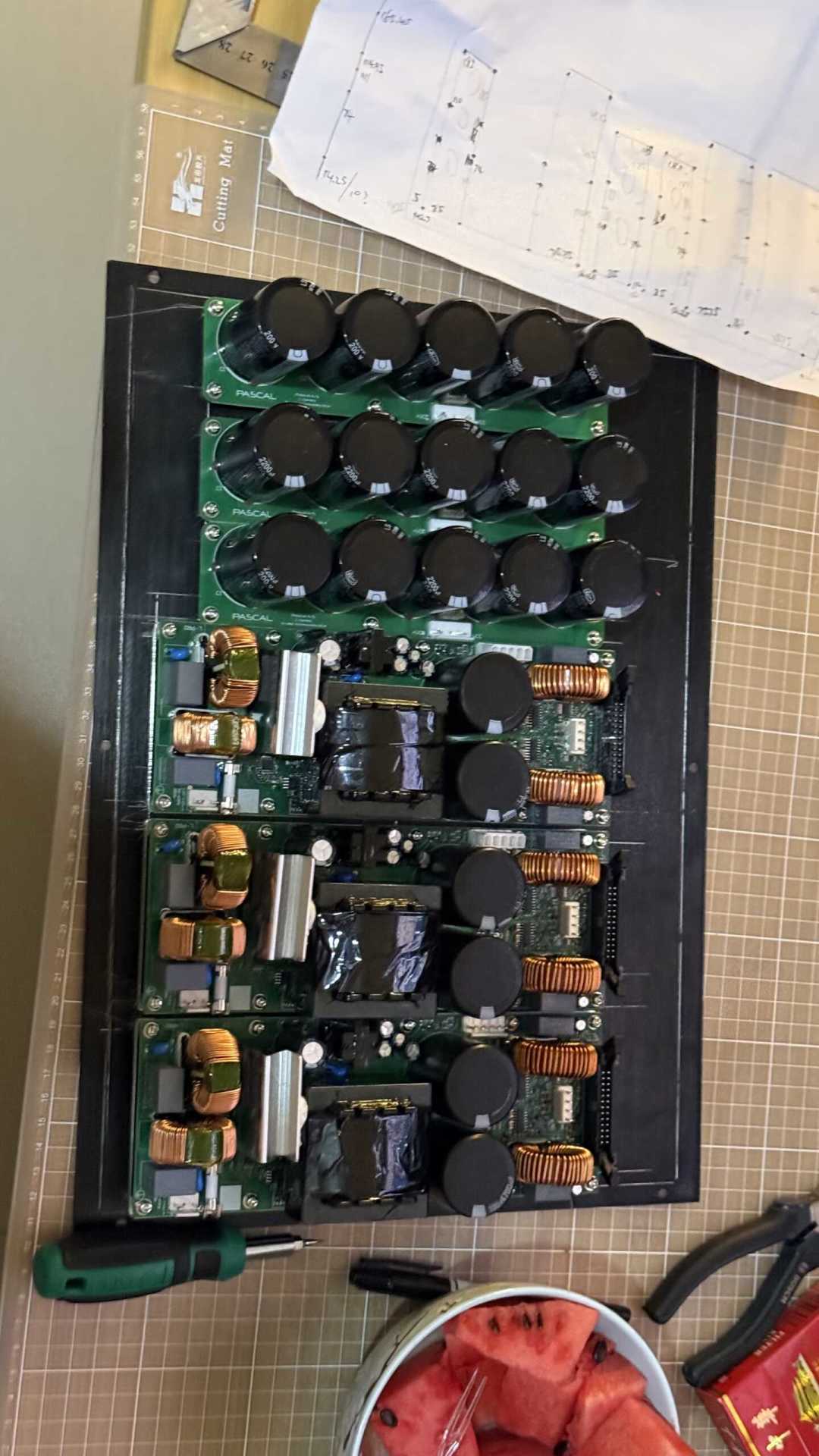 第一台DIY功放,选1875还是选3255?把6颗主流芯片拉出来对了一遍账