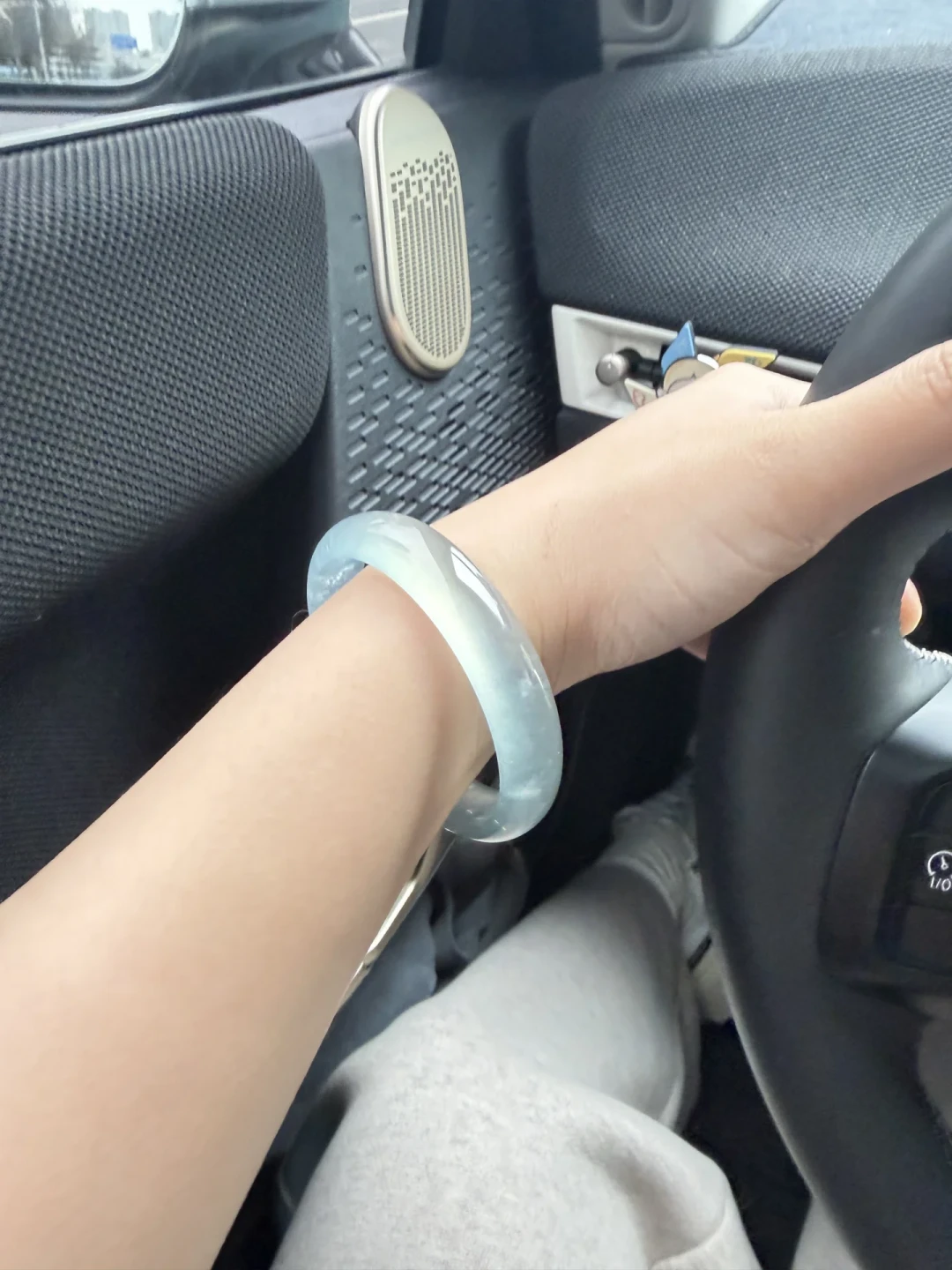 珠宝号被黄牛炒到1500元一个,金饰克价重回1400:想去胖东来买玉的人,先算清这三笔账