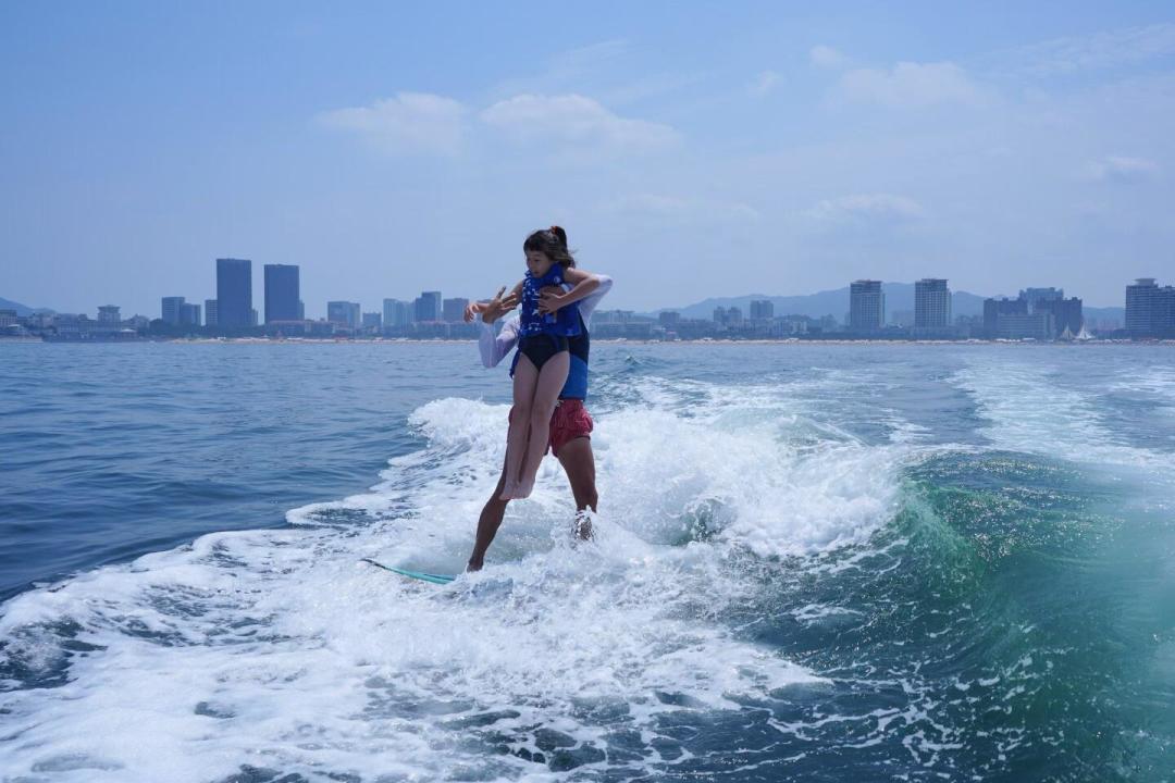 尾波冲浪按船计费,一个人玩真贵:拼船的人怎么把人均拉到200-300