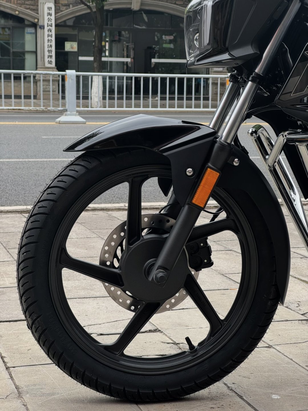 豪爵新车被曝直接对标它:新大洲本田CBF150RE的1500块差价怎么花,现在买还是等?