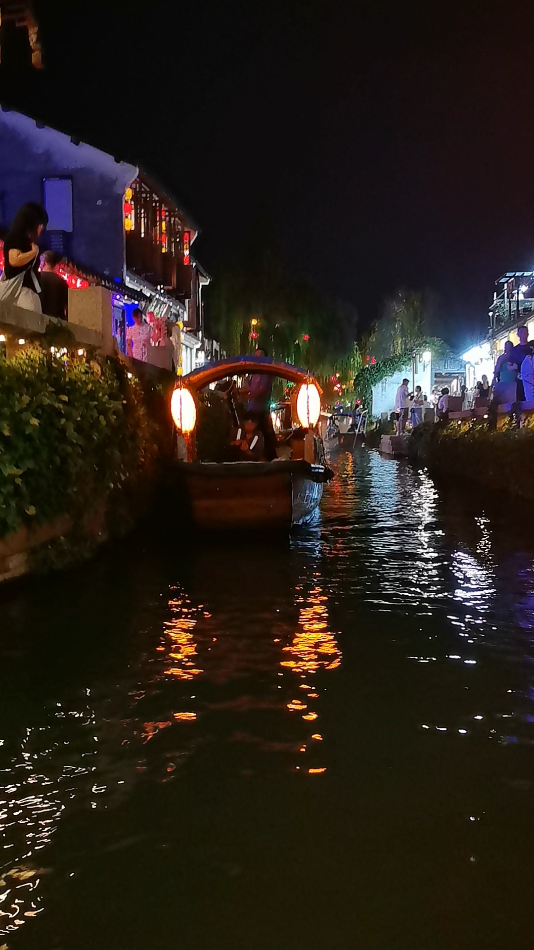 白天是商业街,晚上才是水乡:把10座古镇的夜游规则比了一遍,各自的黄金3小时都给你理出来了