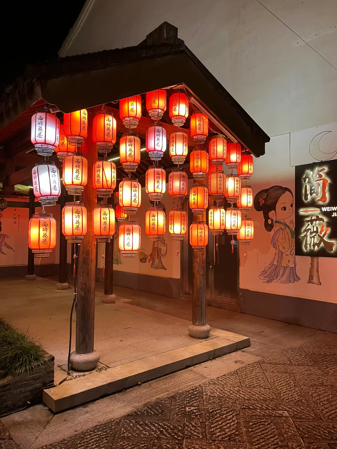 白天是商业街,晚上才是水乡:把10座古镇的夜游规则比了一遍,各自的黄金3小时都给你理出来了