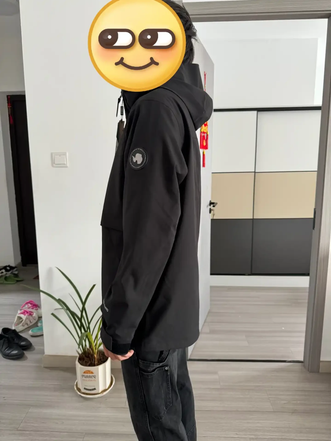 鹿晗被传代言拓路者,黄景瑜刚官宣探路者:把268条评论的论战和两边的避坑帖看完,秋天买冲锋衣选哪边清楚了